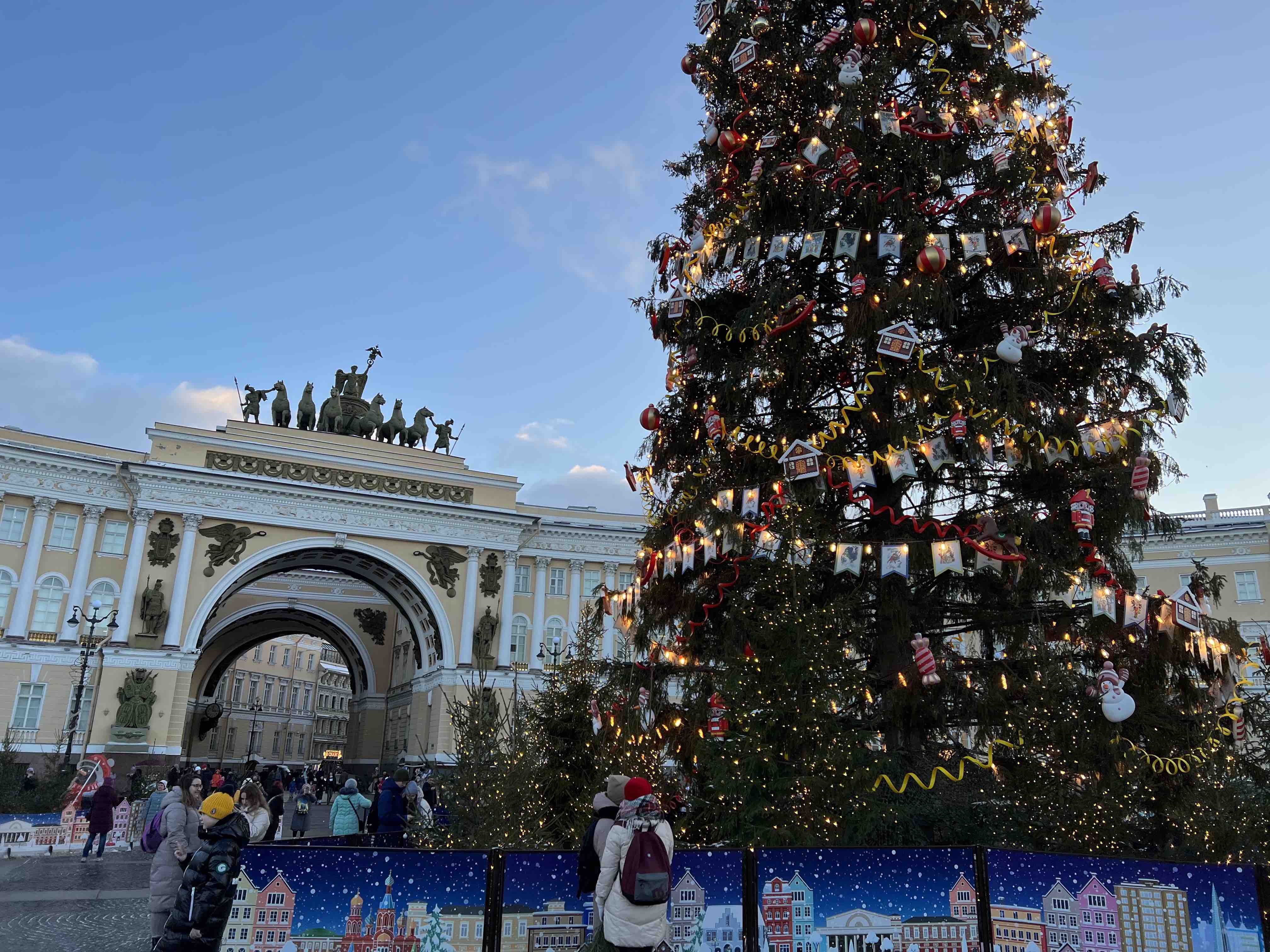 Новогодние праздники 2024 в спб